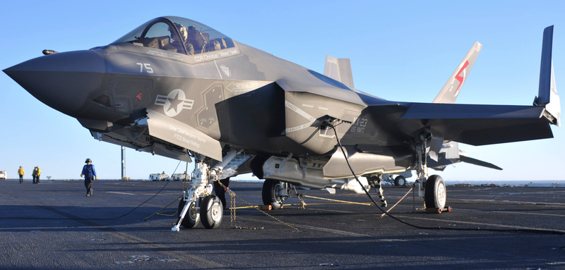 Illustration for article titled Espectaculares imágenes del F-35C en pruebas sobre un portaaviones